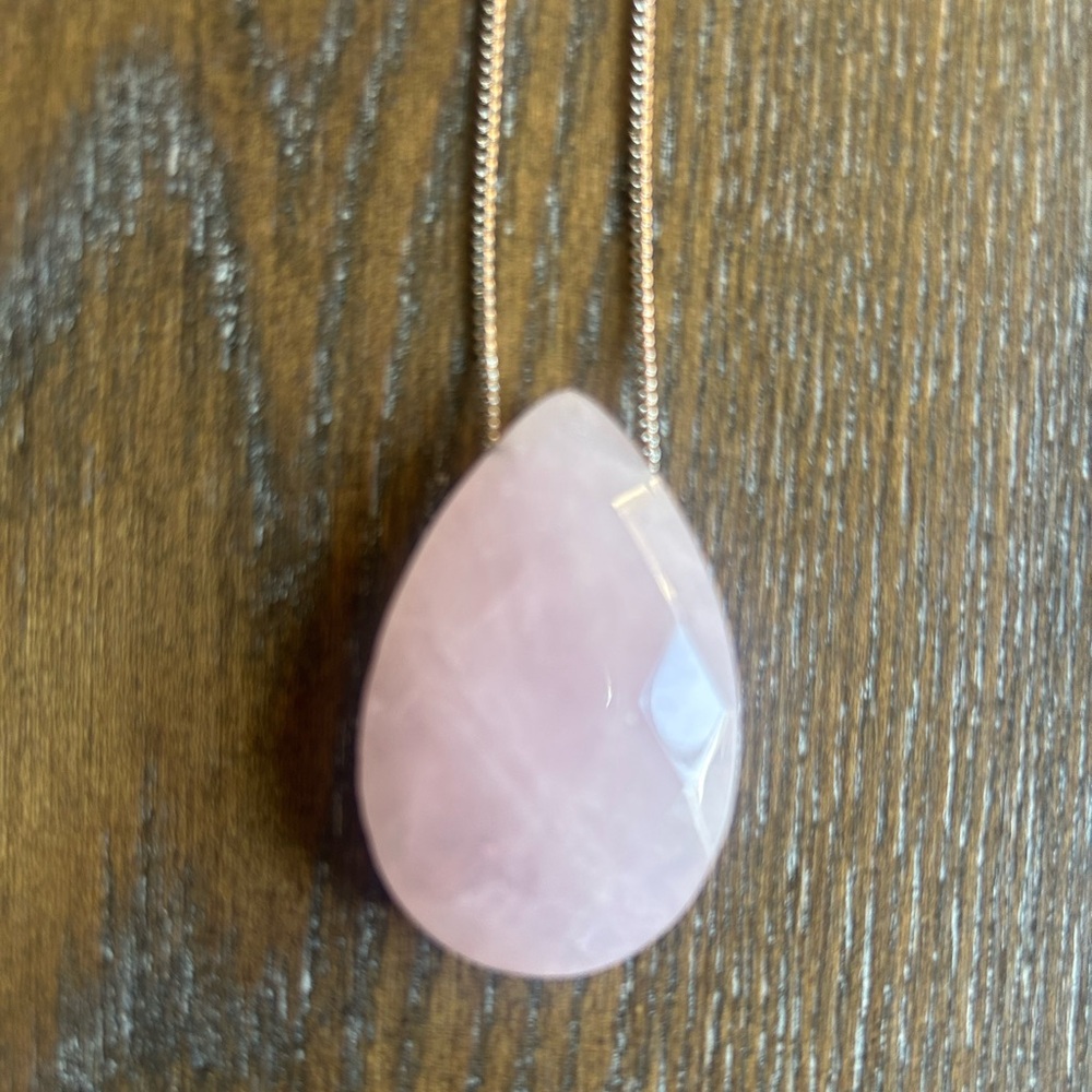 Pink quartz pendant necklace